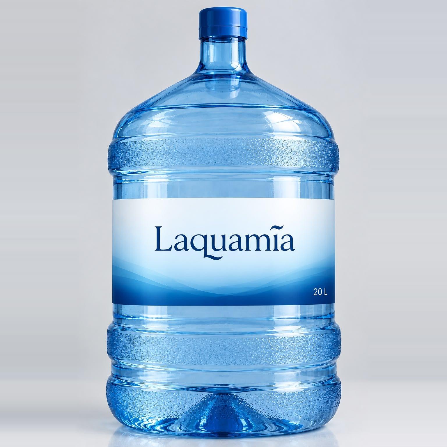 Garrafa de 20 litros de plástico azul transparente, con tapón azul y la etiqueta de Laquamía